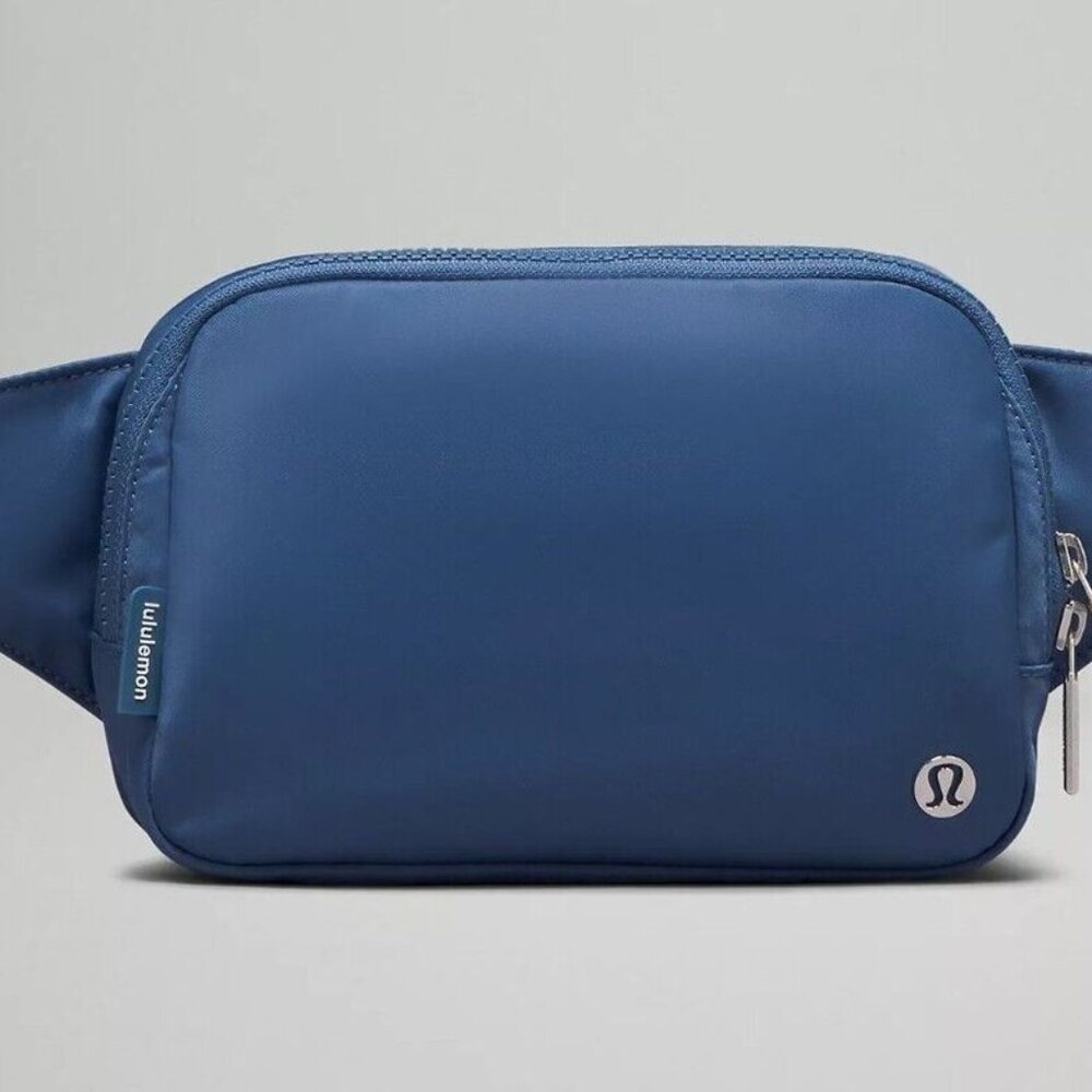 Everywhere Belt Bag Large 2L - Pitch Blue NEW with tags